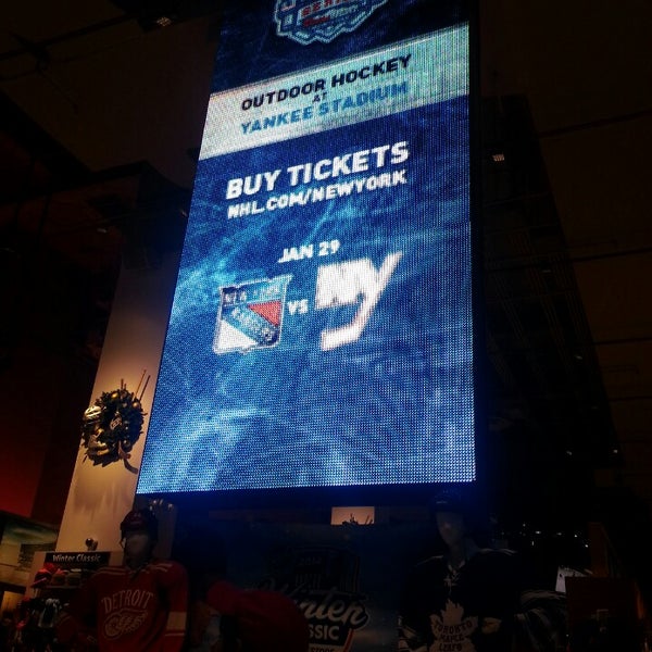 รูปภาพถ่ายที่ National Hockey League โดย Bubsy เมื่อ 12/23/2013