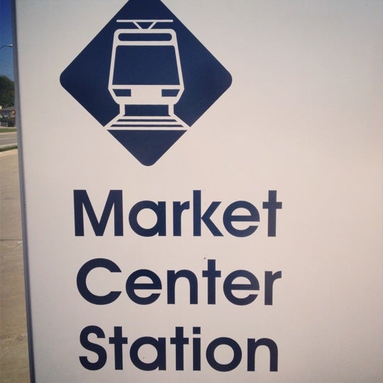 Foto tirada no(a) Market Center Station (DART Rail) por Robert P. em 10/1/2012