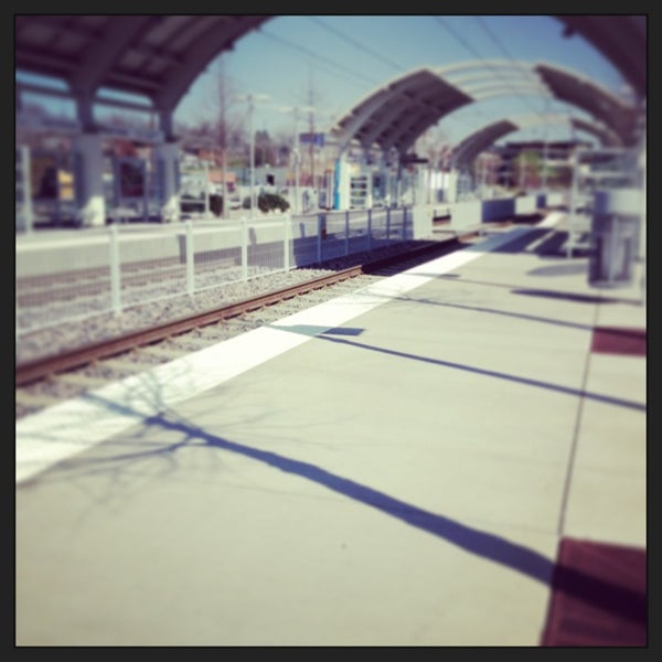 Foto tirada no(a) Market Center Station (DART Rail) por Robert P. em 3/18/2013