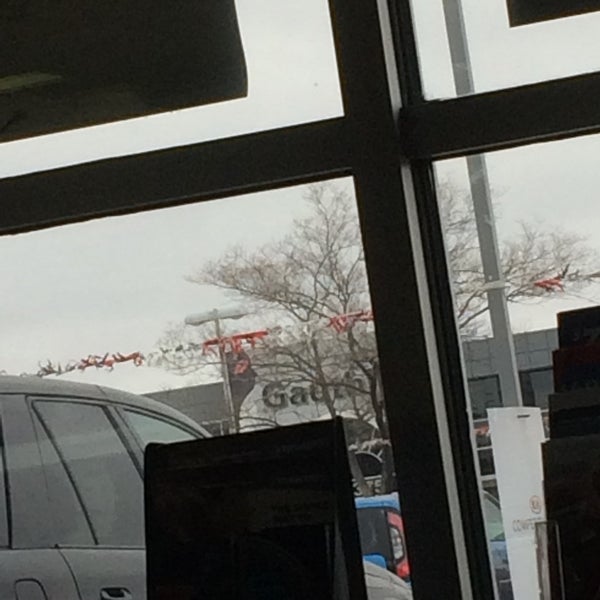 Gauthier Chrysler Car Dealership in Winnipeg