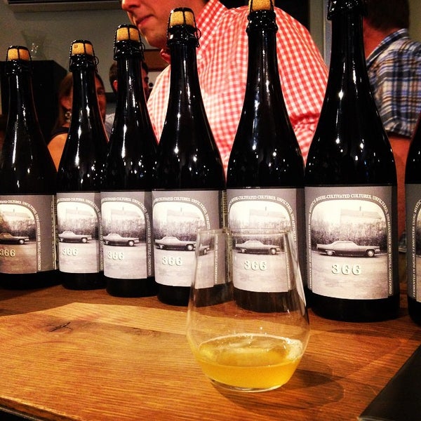 Photo taken at Streetcar Wine and Beer by Steve G. on 9/4/2014