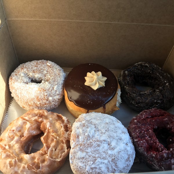 รูปภาพถ่ายที่ Paula&#39;s Donuts โดย 👑 Kimberly G. เมื่อ 3/5/2017