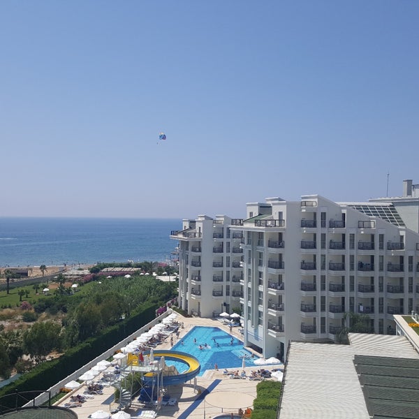 Foto diambil di Royal Atlantis Spa &amp; Resort oleh Köyün A. pada 6/6/2018