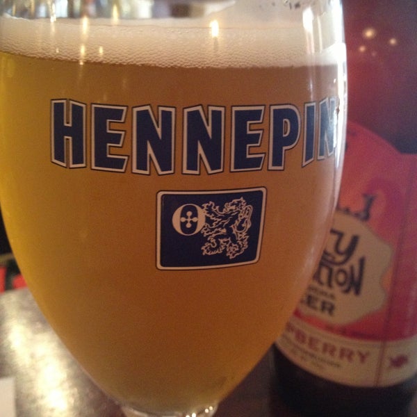 Foto tirada no(a) Victoire: A Belgian Beer Bar &amp; Bistro por Rachel B. em 4/30/2013