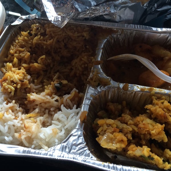 10/2/2014 tarihinde Jeni J.ziyaretçi tarafından Pongal Kosher South Indian Vegetarian Restaurant'de çekilen fotoğraf