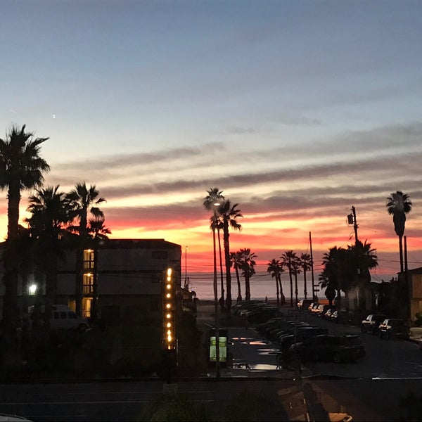 1/10/2017 tarihinde Amber Alice H.ziyaretçi tarafından The Local Pacific Beach'de çekilen fotoğraf