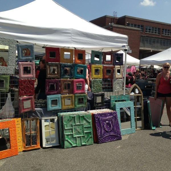 Снимок сделан в The Flea Market at Eastern Market пользователем Hessah 9/1/2013