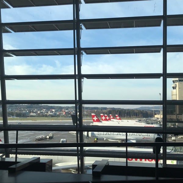 12/13/2017 tarihinde Luisen R.ziyaretçi tarafından Zürih Havalimanı (ZRH)'de çekilen fotoğraf