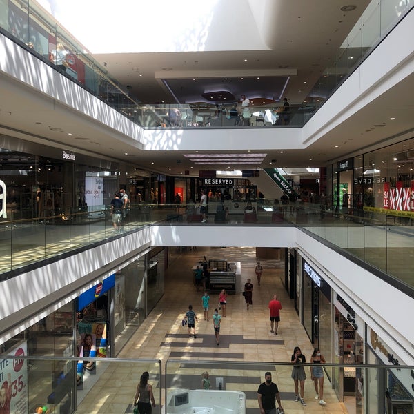 Foto tomada en Mall of Split  por Luisen R. el 8/13/2021