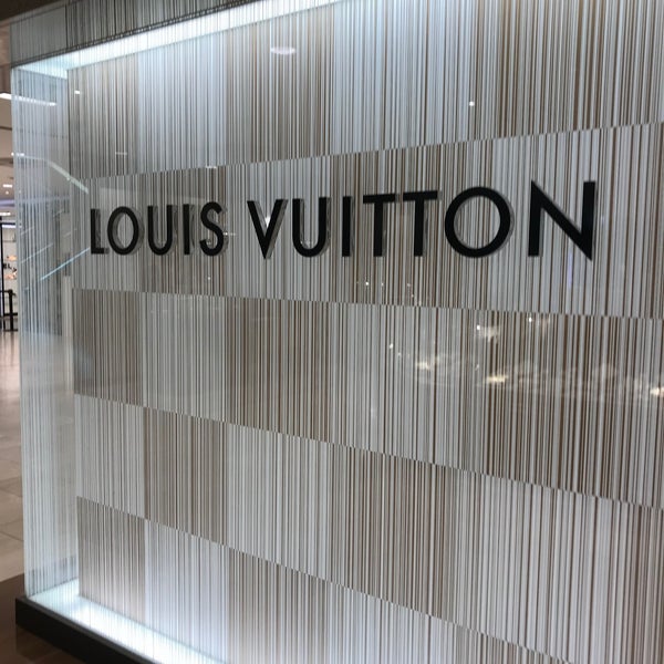 Louis Vuitton Accessories Store In 横浜市 西区