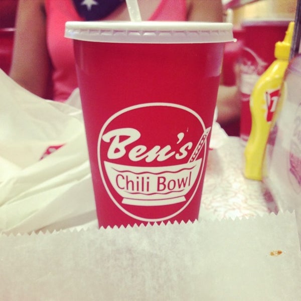Foto diambil di Ben&#39;s Chili Bowl oleh Sean Q. pada 7/5/2014