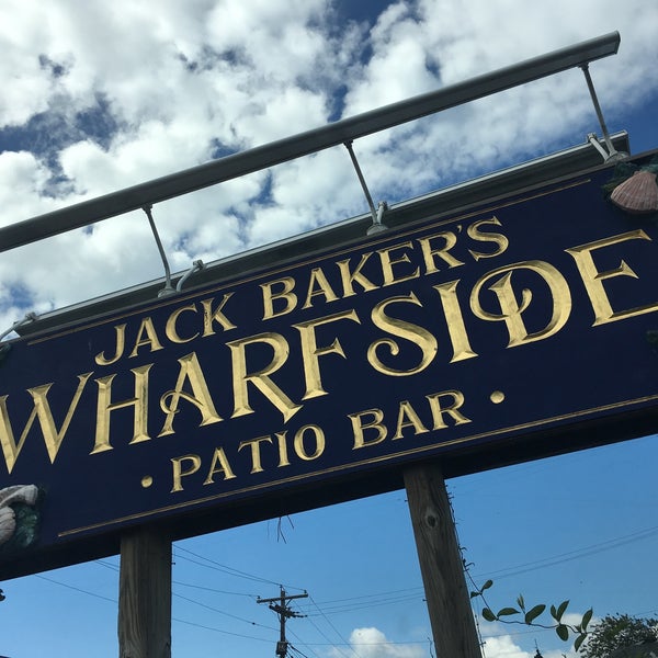 รูปภาพถ่ายที่ Jack Baker&#39;s Wharfside Restaurant โดย Erick B. เมื่อ 9/7/2016