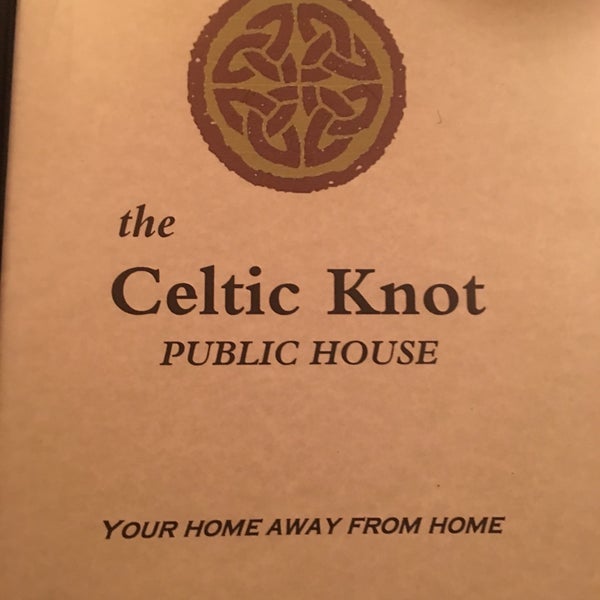 Foto tomada en Celtic Knot Public House  por Lori M. el 1/16/2017