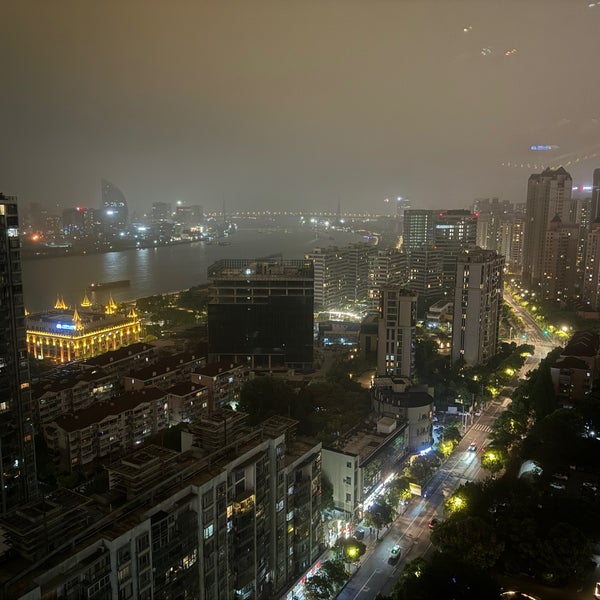 Foto scattata a The Eton Hotel Shanghai (裕景大饭店) da Artiom A. il 4/26/2024