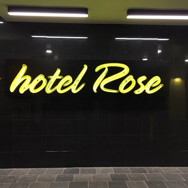 รูปภาพถ่ายที่ Hotel Rose โดย Natalia T. เมื่อ 1/2/2017