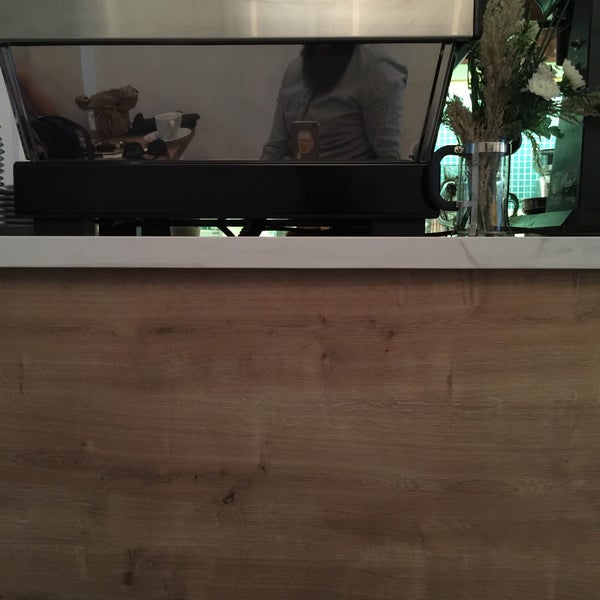 Pure and beautiful. Good coffee and minimalist atmosphere. Enjoy this place.
