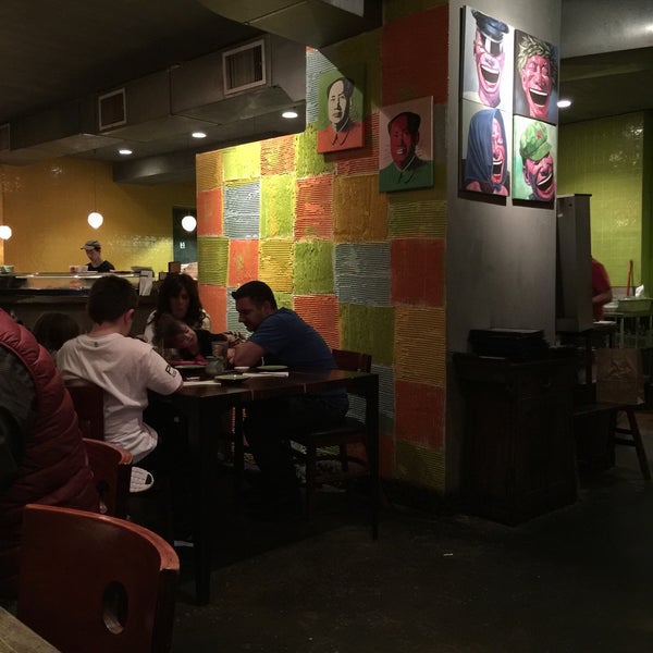 Photo prise au Nana Restaurant &amp; Bar par denizdotcom le12/25/2015