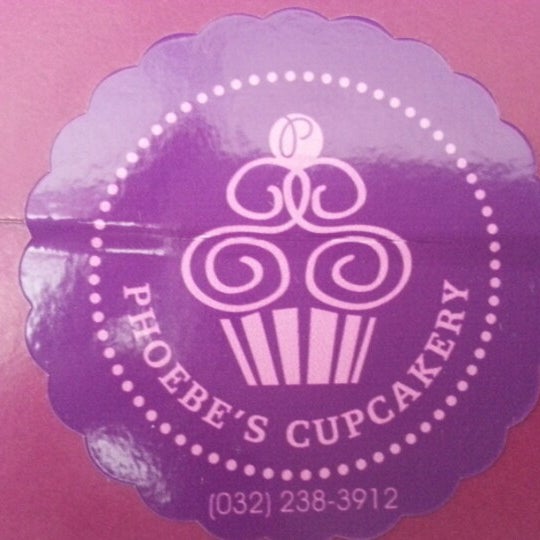 Das Foto wurde bei Phoebe&#39;s Cupcakery von melvin d. am 1/23/2013 aufgenommen
