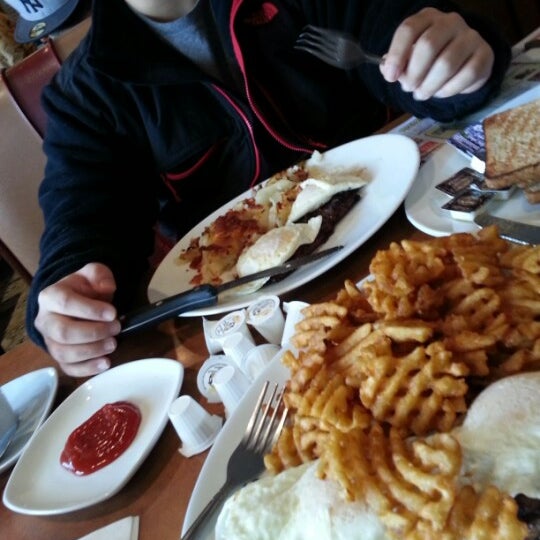 Photo taken at Pompton Queen Diner by melvin d. on 2/1/2013