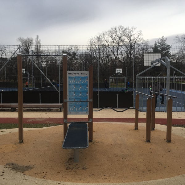 18 Sample Street workout park budapest at Gym