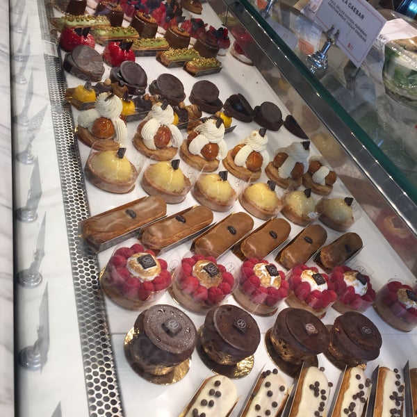 Photo taken at Maison Kayser by Marie F. on 10/4/2016