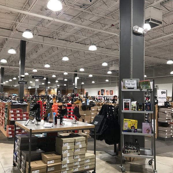 Dsw galleria hours hot sale