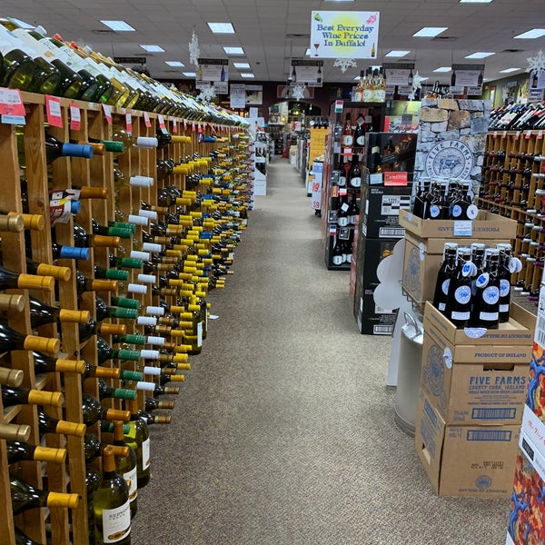 Снимок сделан в Georgetown Wines &amp; Spirits пользователем Marie F. 12/7/2020