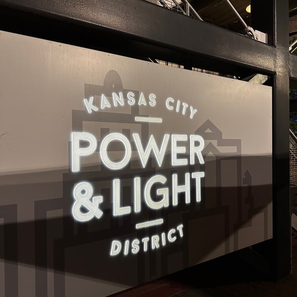 Снимок сделан в Kansas City Power &amp; Light District пользователем Christopher T. 7/2/2023