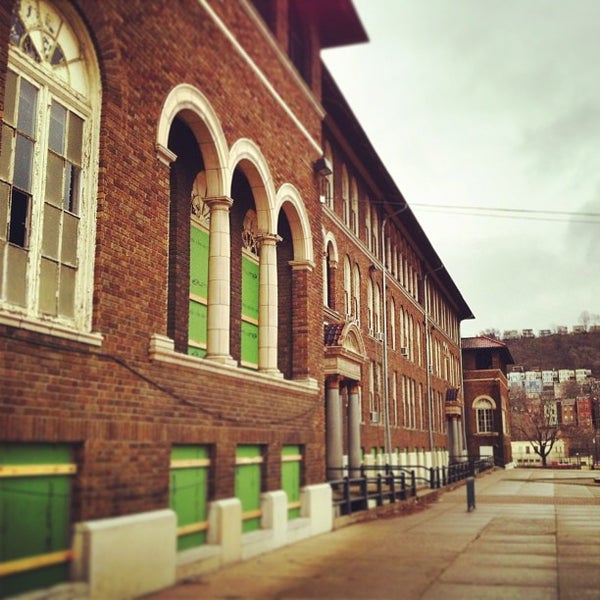 Lafayette Bloom Middle School Elementary School in West End