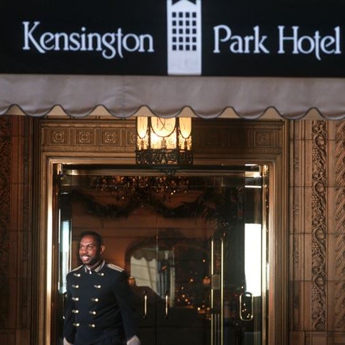 Foto diambil di Kensington Park Hotel oleh Kensington Park Hotel pada 9/26/2016