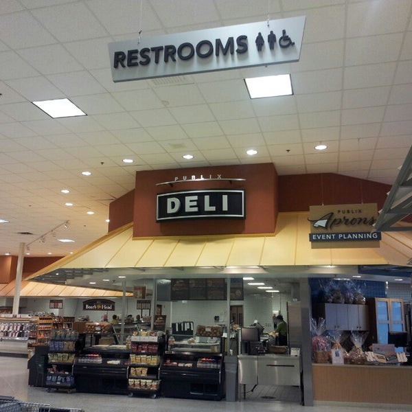 Publix Grocery Store in Woodstock