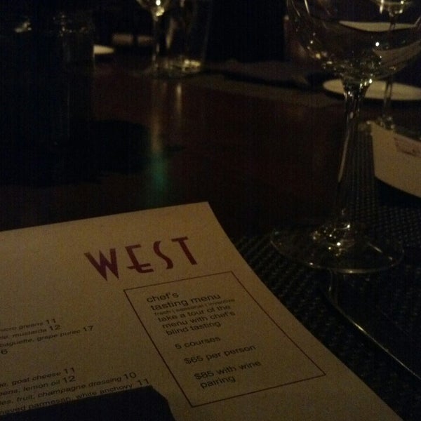 Foto tomada en West Restaurant &amp; Lounge  por RyRy H. el 3/11/2013