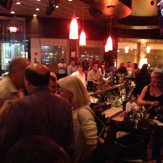 3/7/2013에 Stephen F.님이 Vines Grille &amp; Wine Bar에서 찍은 사진