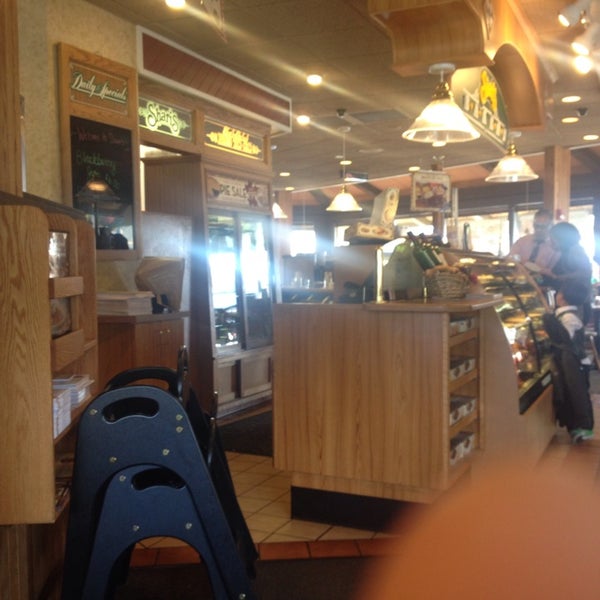10/12/2013にKirk L.がShari&#39;s Cafe and Piesで撮った写真