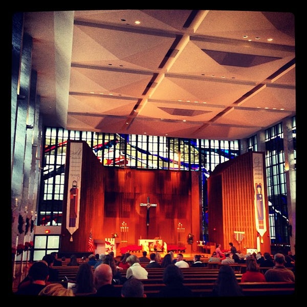 รูปภาพถ่ายที่ Lovers Lane United Methodist Church โดย Robert F. เมื่อ 12/24/2012