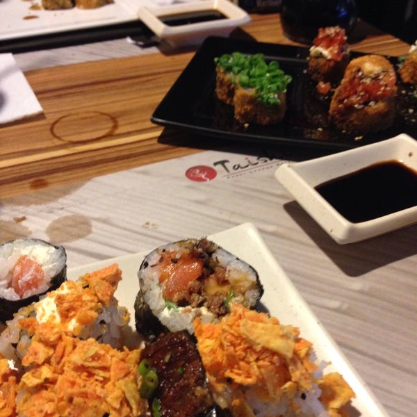 Снимок сделан в Taishi | Express &amp; Sushi Lounge пользователем Andressa O. 10/8/2014