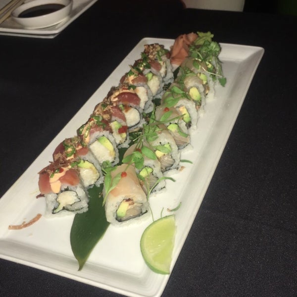 4/29/2016에 Kaitlyn Y.님이 Shari Sushi Lounge에서 찍은 사진