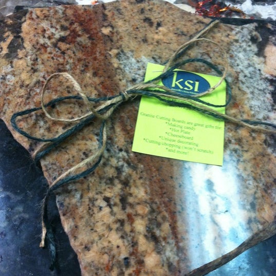 12/17/2012 tarihinde Kelly M.ziyaretçi tarafından Knoxville&#39;s Stone Interiors'de çekilen fotoğraf
