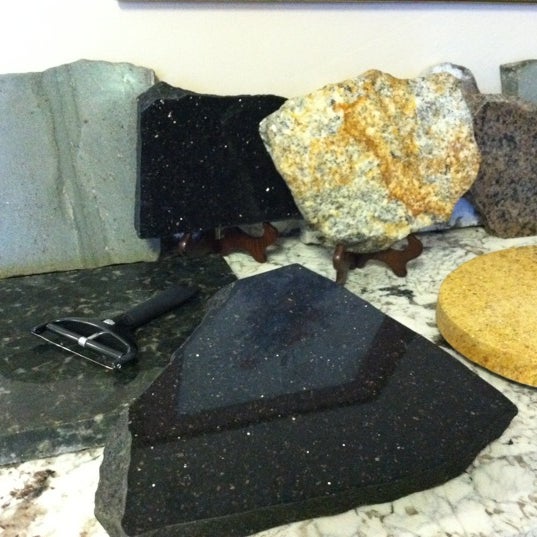 10/26/2012にKelly M.がKnoxville&#39;s Stone Interiorsで撮った写真