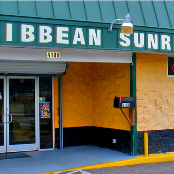 รูปภาพถ่ายที่ Caribbean Sunrise Bakery &amp; Restaurant โดย Caribbean Sunrise Bakery &amp; Restaurant เมื่อ 4/13/2016