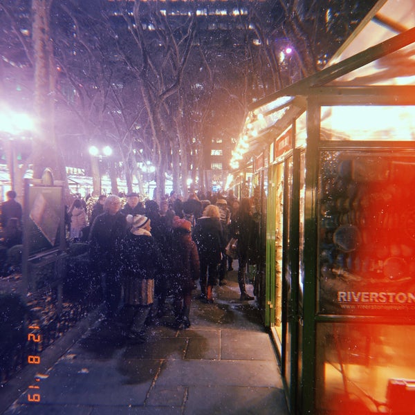 12/12/2019 tarihinde Monica S.ziyaretçi tarafından The Holiday Shops at Bryant Park'de çekilen fotoğraf