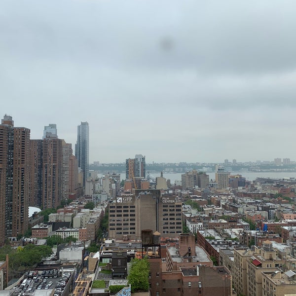 Das Foto wurde bei Row NYC von David E. am 5/30/2019 aufgenommen