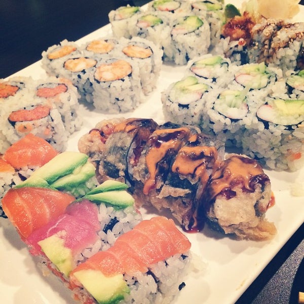 Das Foto wurde bei Sushi Kingdom von Amy M. am 9/13/2014 aufgenommen