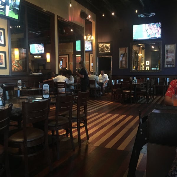 Photo taken at BJ&#39;s Restaurant &amp; Brewhouse by Ryan H. on 9/3/2017