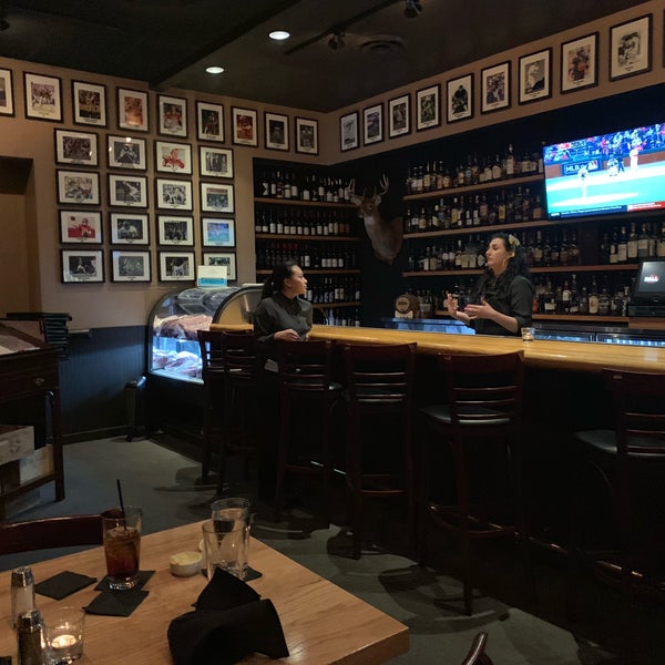 4/1/2019 tarihinde Ryan H.ziyaretçi tarafından The Hall Bar &amp; Grill'de çekilen fotoğraf
