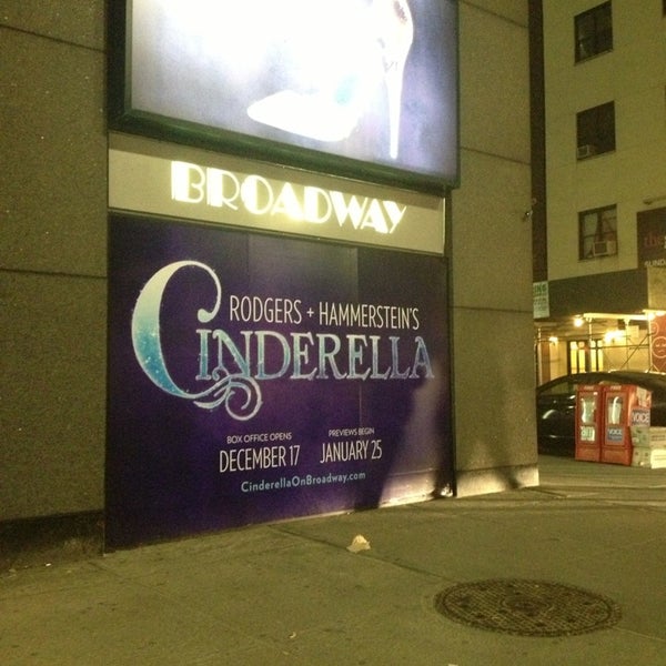 3/23/2013에 S⭐️님이 Cinderella on Broadway에서 찍은 사진