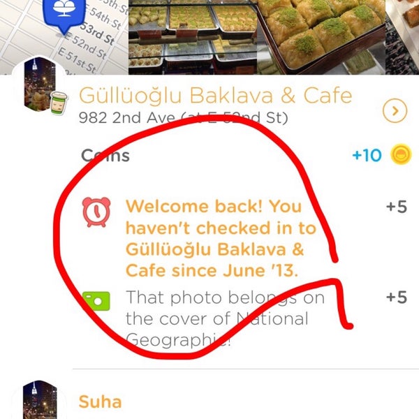 รูปภาพถ่ายที่ Güllüoğlu Baklava &amp; Cafe โดย S⭐️ เมื่อ 9/8/2016