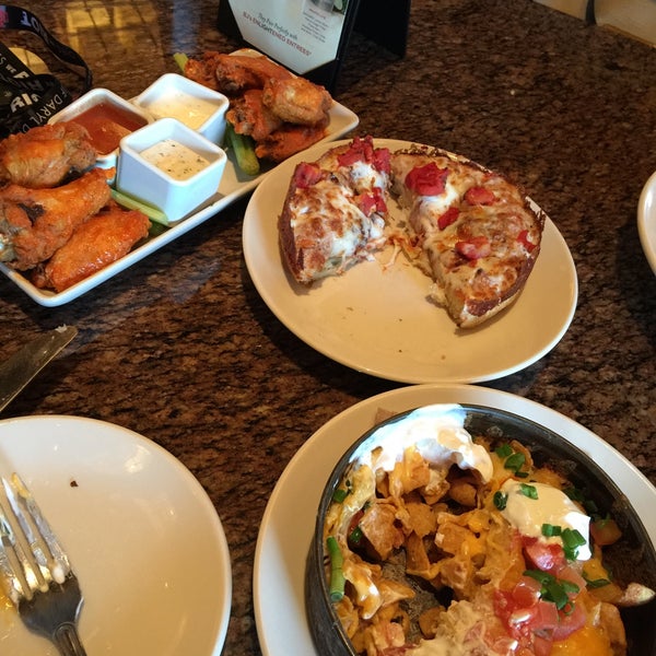Photo taken at BJ&#39;s Restaurant &amp; Brewhouse by NAIF on 1/30/2015