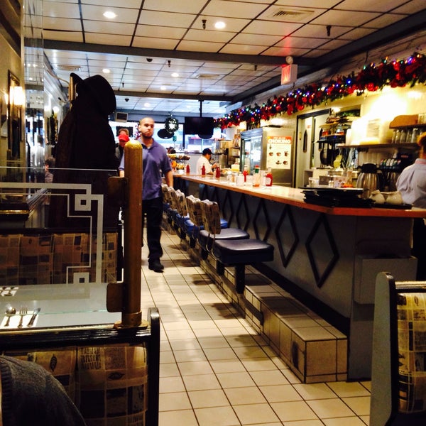 รูปภาพถ่ายที่ Malibu Diner NYC โดย Maria S. เมื่อ 12/8/2014