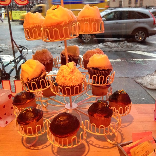 2/21/2014 tarihinde Maria S.ziyaretçi tarafından Burgers &amp; Cupcakes'de çekilen fotoğraf